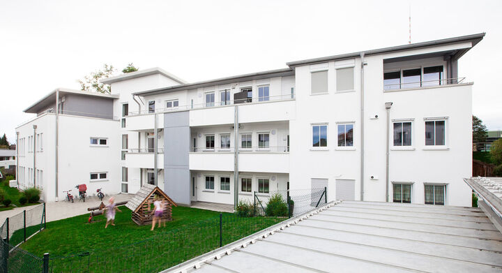 Frontansicht Mehrfamilienhaus, Wohnanlage Bad Aibling, Fotografie Städtebau